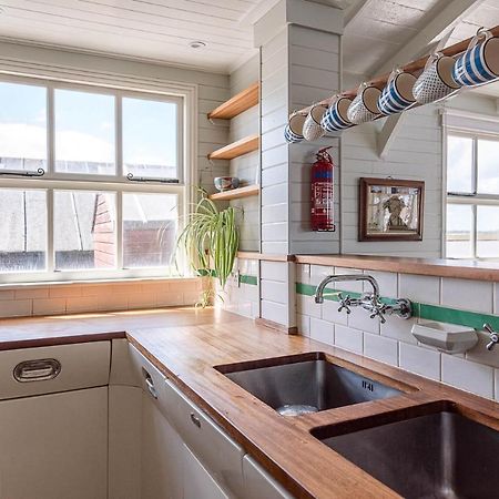 The Boathouse In Felixstowe Ferry - Stunning Waterfront Property 外观 照片