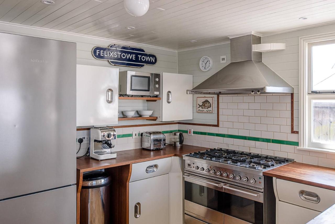 The Boathouse In Felixstowe Ferry - Stunning Waterfront Property 外观 照片